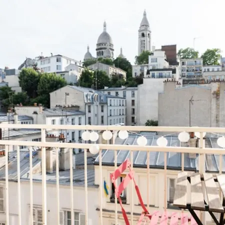 Superb Apartment With View On Montmartre ! パリ