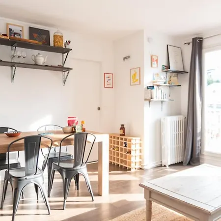 Superb Apartment With View On Montmartre ! パリ